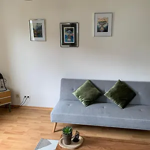 mit-balkon-sehr-leise-nahe-dem-rb-stadiondirekte-s-bahn.bestleipzighotels.com/